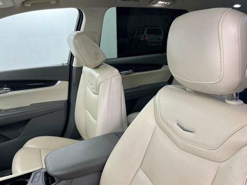 Used 2022 Cadillac XT6 Premium Luxury w/ Technology Package image 16