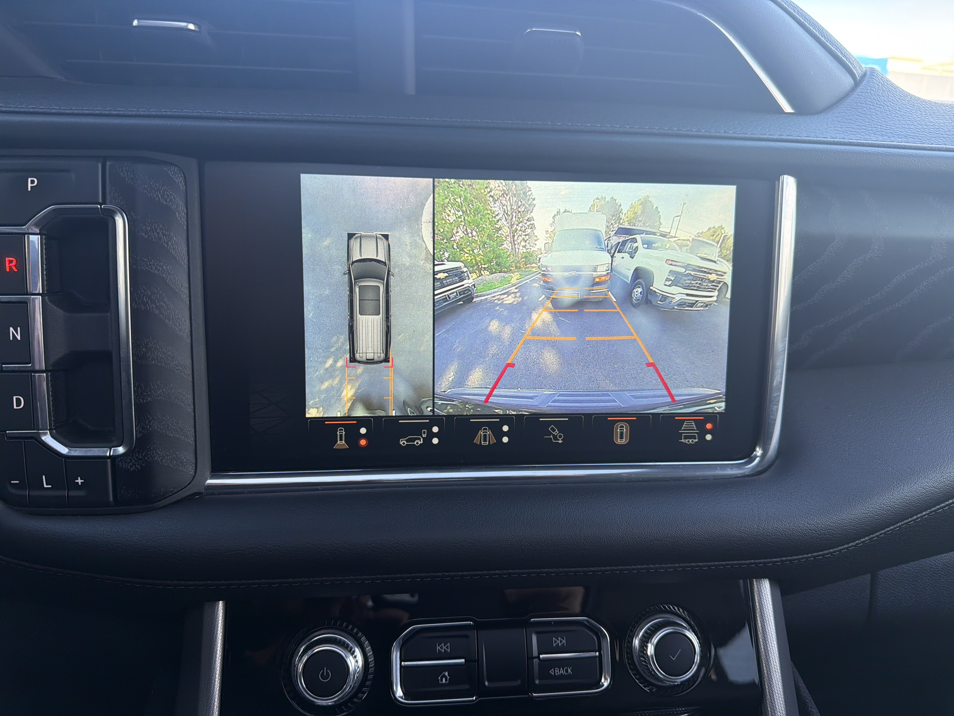Used 2023 GMC Yukon XL Denali w/ Advanced Technology Package AWD/4WD image 25