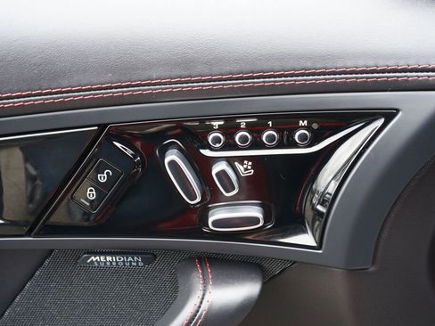 Used 2018 Jaguar F-TYPE R image 16