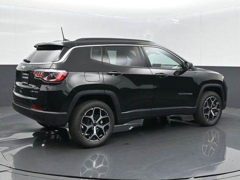 Used 2025 Jeep Compass Limited image 7