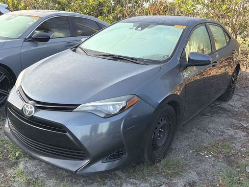 Used 2017 Toyota Corolla LE FWD image 3