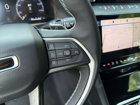 New 2026 Jeep Grand Cherokee Altitude AWD/4WD image 32