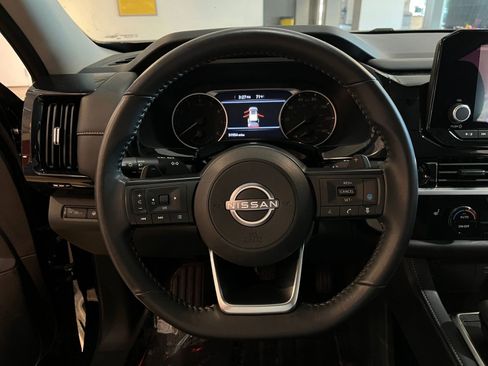 Used 2025 Nissan Pathfinder SV AWD/4WD image 29