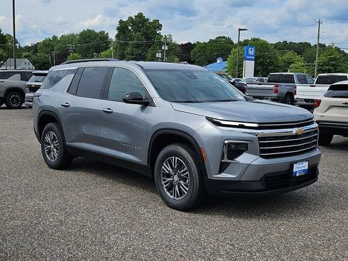 New 2026 Chevrolet Traverse LT w/ LPO, Floor Liner Package AWD/4WD image 2