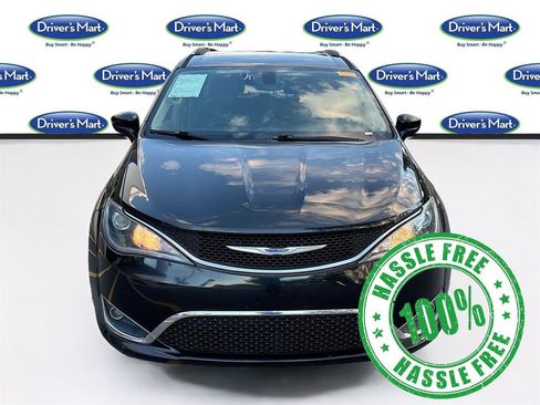 Used 2018 Chrysler Pacifica Touring-L image 2