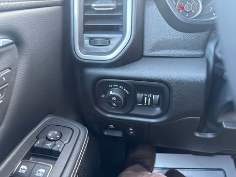 Used 2025 RAM 1500 Laramie image 14