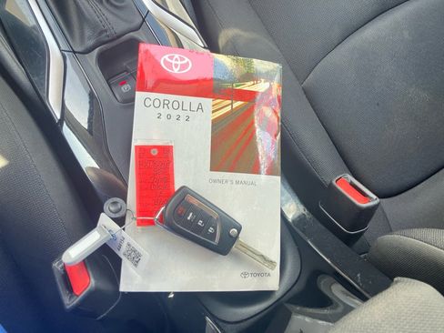 Used 2022 Toyota Corolla LE image 38