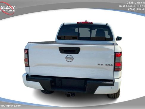 Used 2022 Nissan Frontier SV AWD/4WD image 6