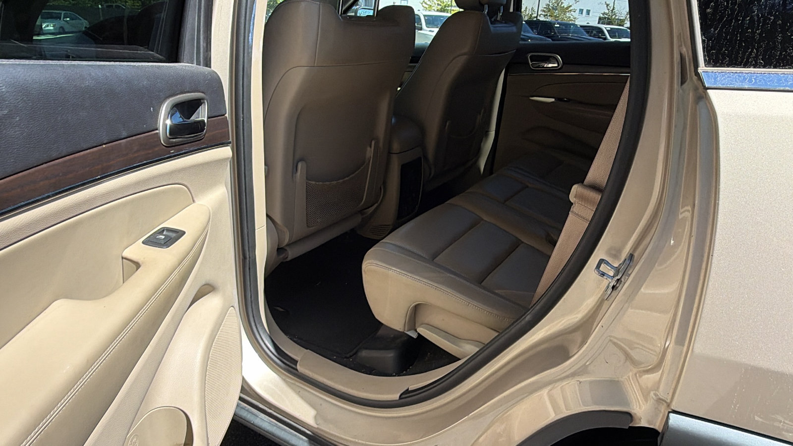Used 2015 Jeep Grand Cherokee Limited w/ Luxury Group II AWD/4WD image 24