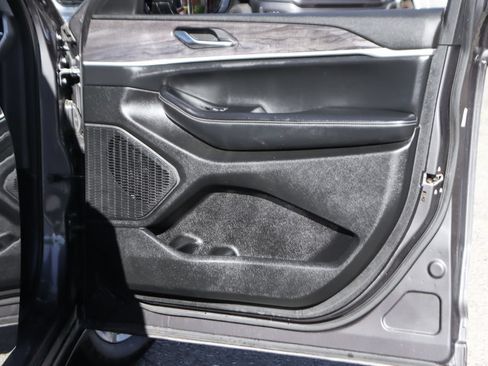 Used 2023 Jeep Grand Cherokee L Limited AWD/4WD image 42