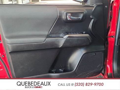 Used 2022 Toyota Tacoma TRD Sport w/ TRD Premium Sport Package AWD/4WD image 9
