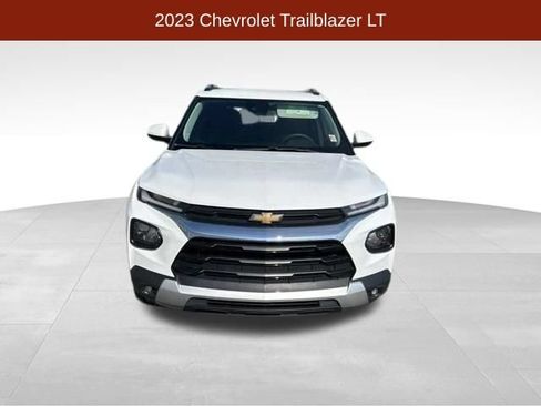 Used 2023 Chevrolet TrailBlazer LT FWD image 2