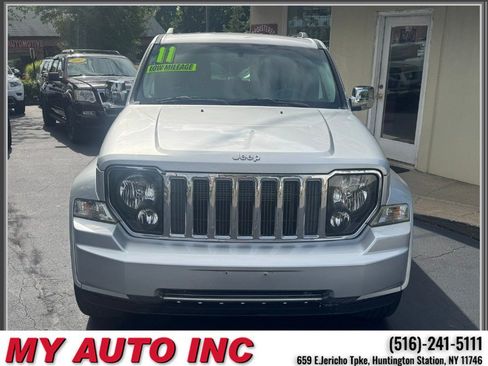 Used 2011 Jeep Liberty Sport AWD/4WD image 2