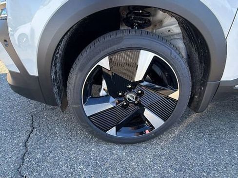 New 2026 Nissan Kicks SR w/ Cold Weather Package image 10