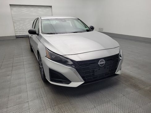 Used 2024 Nissan Altima 2.5 SV FWD image 13