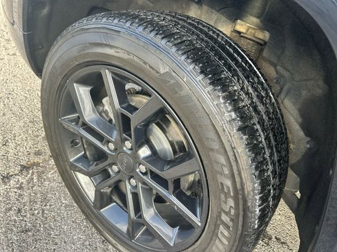 Used 2023 Jeep Grand Cherokee 30th Anniversary image 17