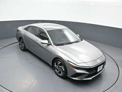 Certified 2025 Hyundai Elantra SEL image 35