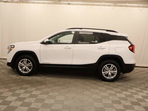 Used 2023 GMC Terrain SLE w/ Driver Convenience Package image 2