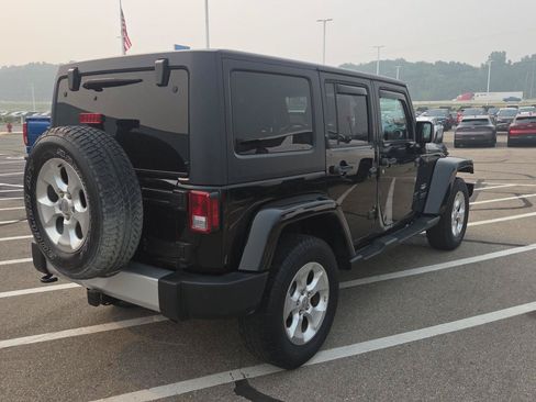 Used 2015 Jeep Wrangler Unlimited Sahara w/ Connectivity Group AWD/4WD image 6