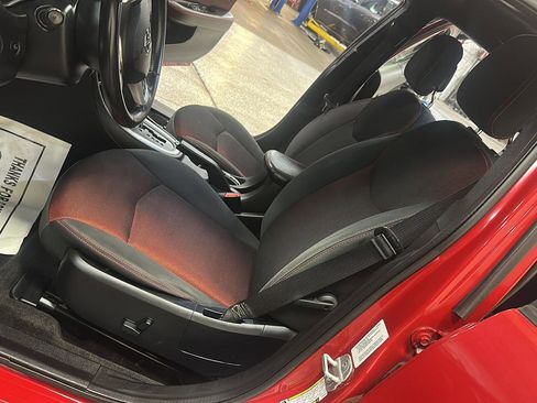Used 2011 Dodge Avenger Heat FWD image 15