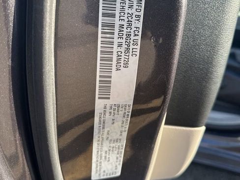 Used 2023 Chrysler Pacifica Touring-L image 17