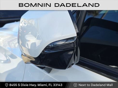 Used 2023 Chevrolet Suburban RST w/ Luxury Package image 12