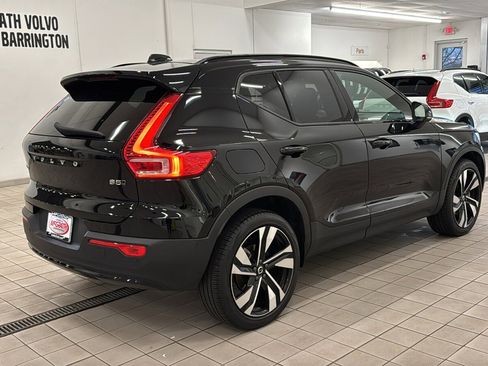Used 2023 Volvo XC40 B5 Ultimate w/ Climate Package image 5