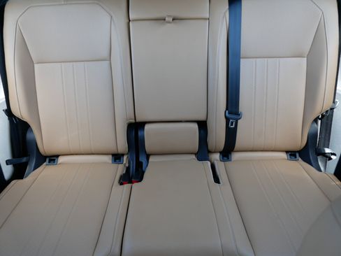 Certified 2022 Volkswagen Tiguan SE R-Line image 13