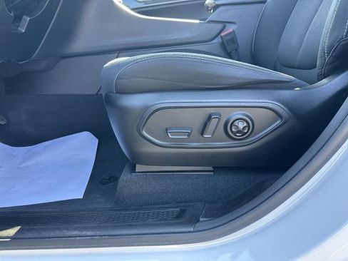 Used 2023 Jeep Grand Cherokee Laredo w/ Luxury Tech Group I AWD/4WD image 16