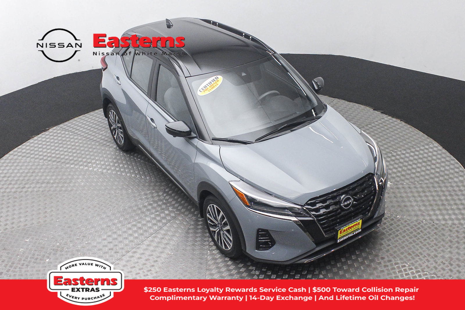 Used 2023 Nissan Kicks SR w/ SR Premium Package FWD image 3