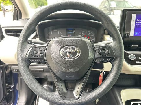 Used 2025 Toyota Corolla LE FWD image 24