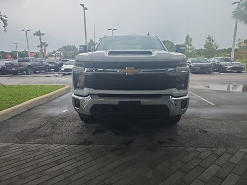 Used 2025 Chevrolet Silverado 2500 LT w/ Convenience Package AWD/4WD image 2