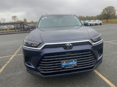 Used 2024 Toyota Grand Highlander XLE image 3