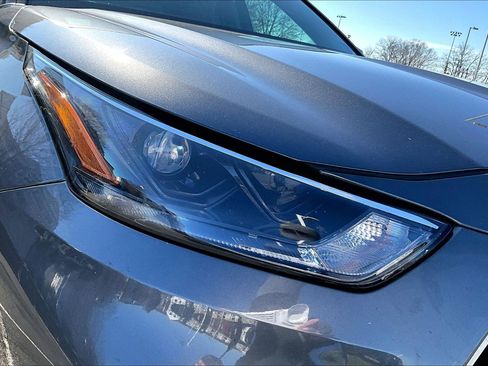 Used 2023 Toyota Highlander XLE image 28