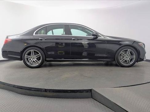 Used 2017 Mercedes-Benz E 300 4MATIC image 9