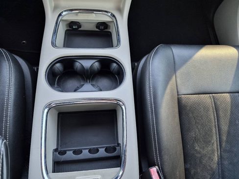 Used 2019 Dodge Grand Caravan SXT FWD image 24