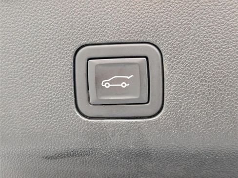 Used 2024 Chevrolet Suburban Premier RWD image 16