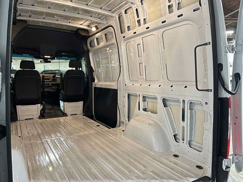 Used 2025 Mercedes-Benz Sprinter 2500 image 18