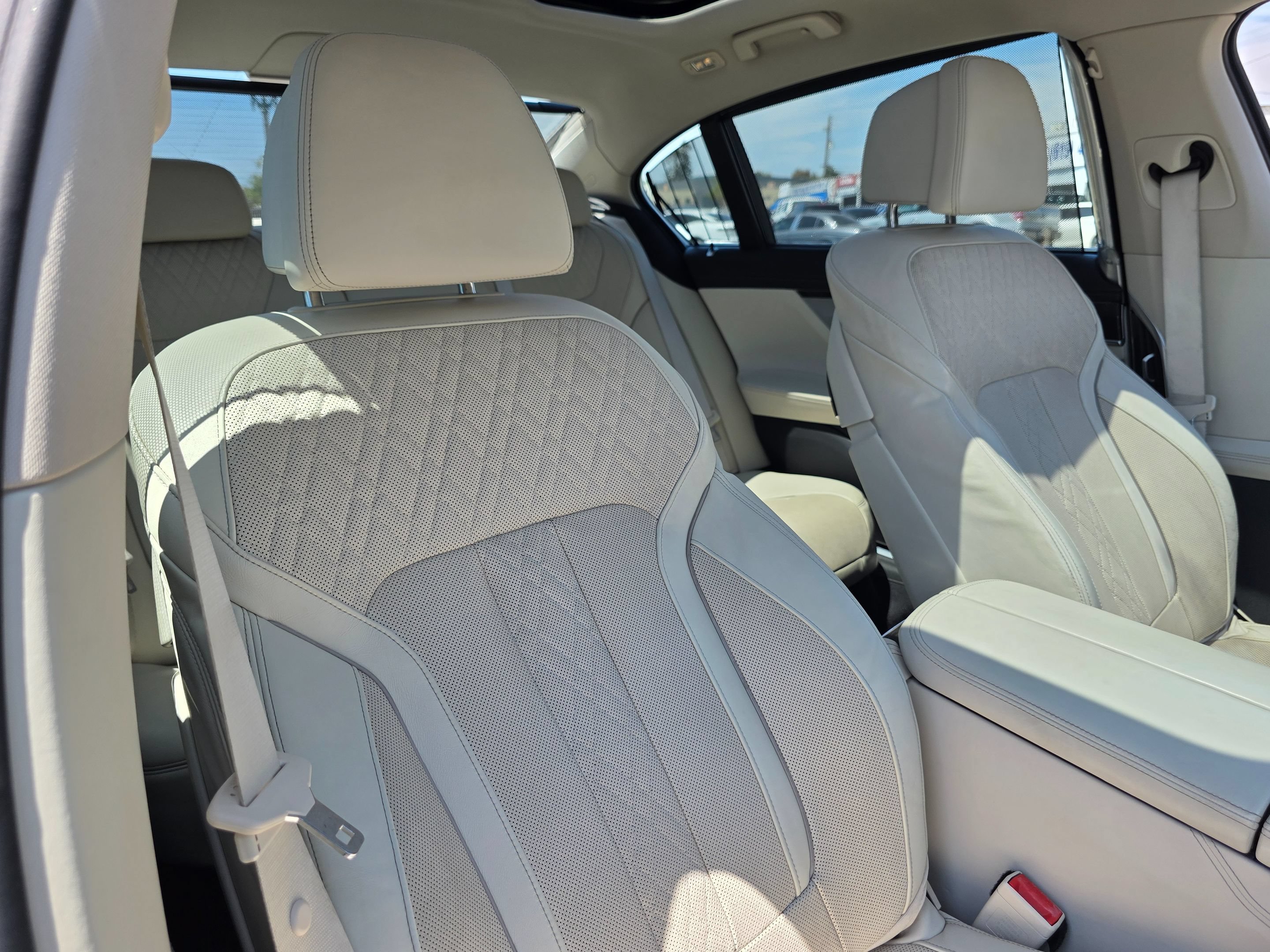 Used 2016 BMW 740i RWD image 10