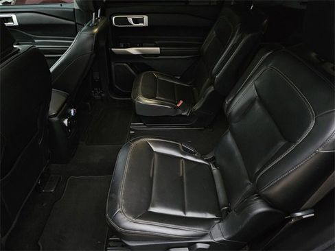 Used 2022 Ford Explorer XLT w/ Equipment Group 202A image 27