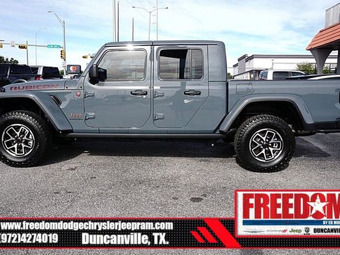 Certified 2025 Jeep Gladiator Rubicon w/ Convenience Group AWD/4WD image 2