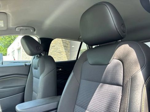 Used 2025 Chevrolet Trax LT FWD image 5