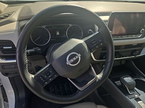 Used 2025 Nissan Rogue SV AWD/4WD image 8