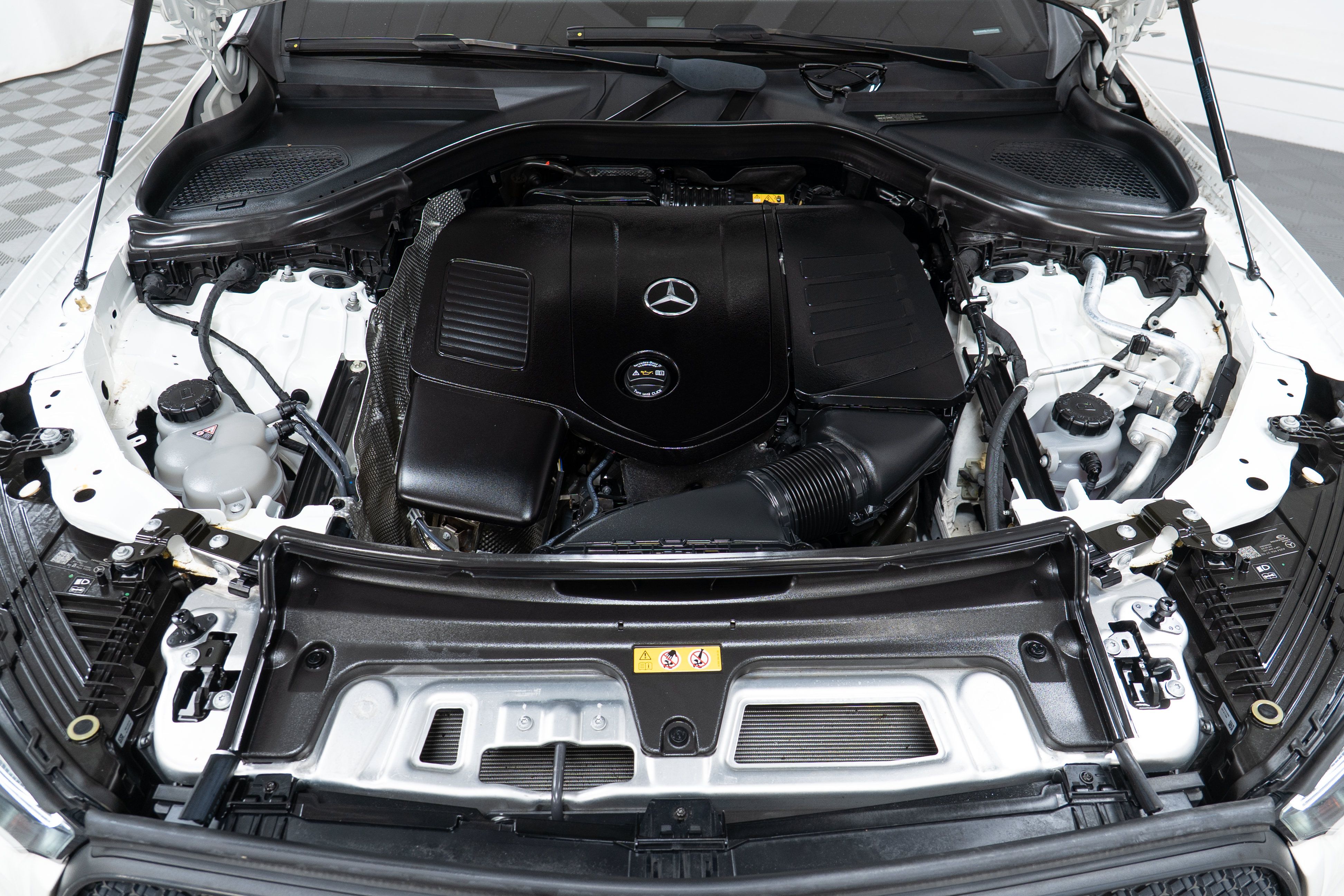 Used 2023 Mercedes-Benz GLC 300 4MATIC image 9