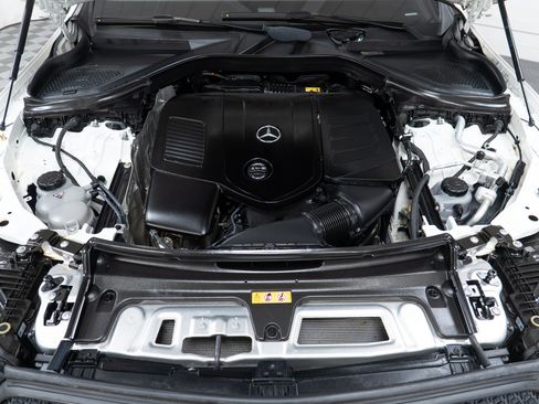 Used 2023 Mercedes-Benz GLC 300 4MATIC image 9