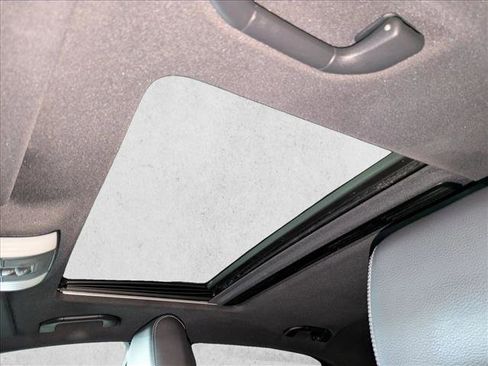 Used 2014 Mercedes-Benz E 250 BlueTEC Sedan image 18