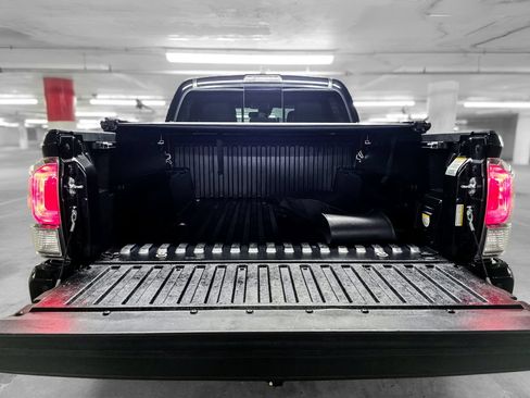 Used 2023 Toyota Tacoma TRD Sport w/ Technology Package RWD image 9