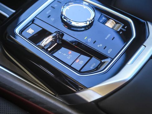 Certified 2025 BMW 740i image 16