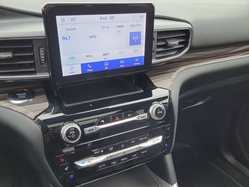 Used 2022 Ford Explorer Limited w/ Equipment Group 301A image 29