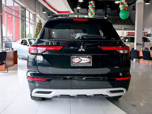 Used 2024 Mitsubishi Outlander SEL Black Edition image 6